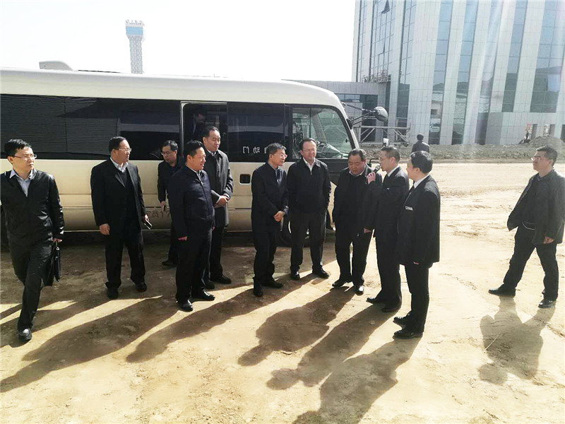 蘭州市委副書記、市長張偉文一行蒞臨新區(qū)“亞太伊士頓電梯”、“亞太澳泊智能車庫”、“亞太新能源汽車”