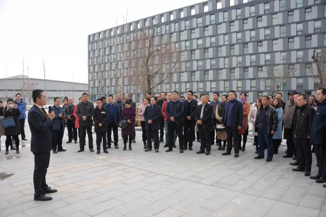 甘肅省第三期黨建強(qiáng)、發(fā)展強(qiáng)非公經(jīng)濟(jì)工作能力提升培訓(xùn)班參觀蘭州新區(qū)“亞太三廠” 項(xiàng)目